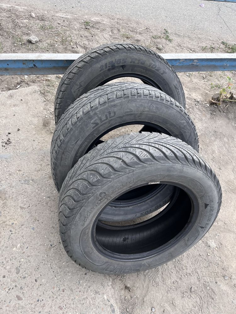 Продам шины зимние. Размер 215/65/16