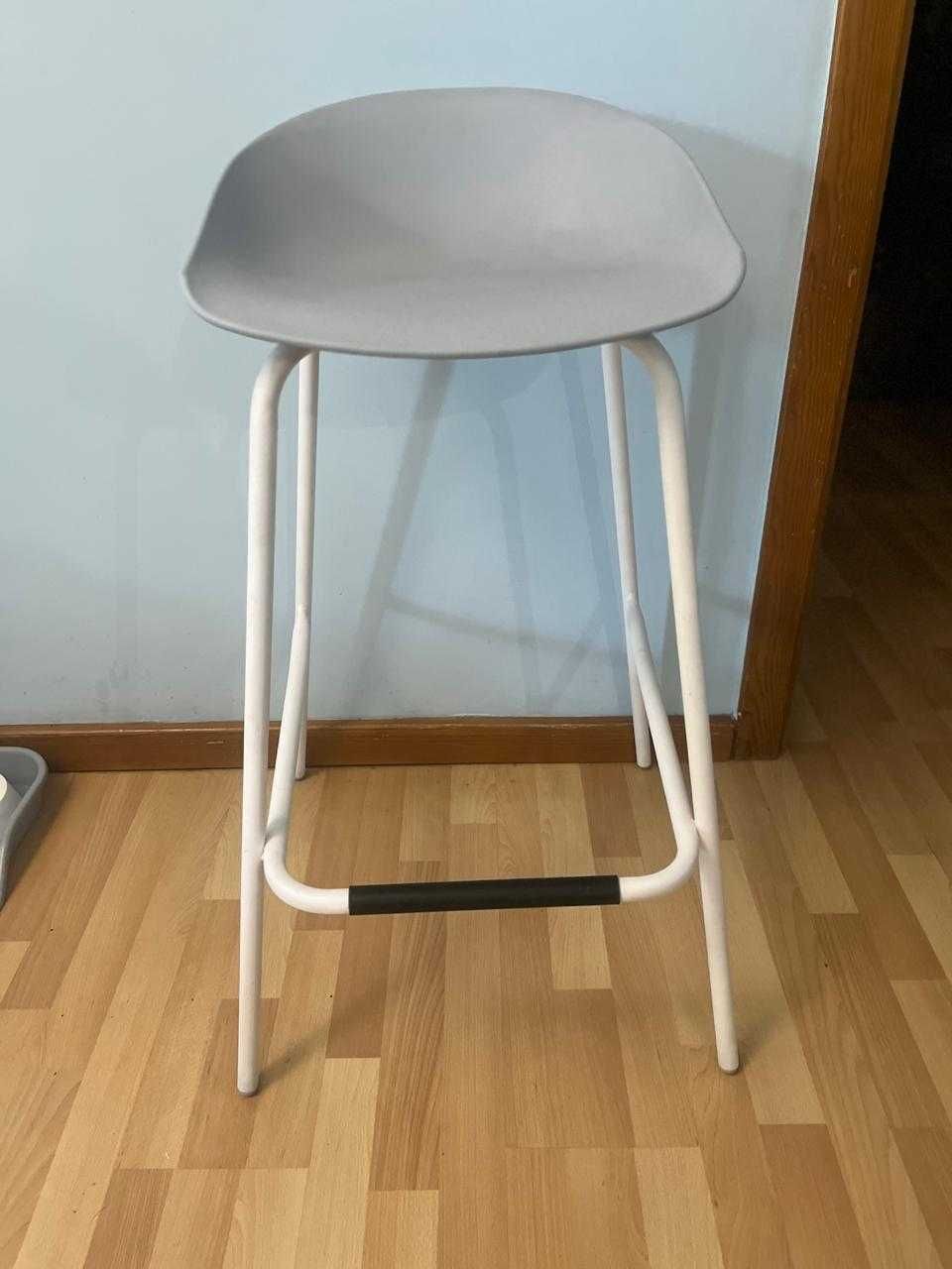 Барный стул Loft серый c белыми ножками Срочно!