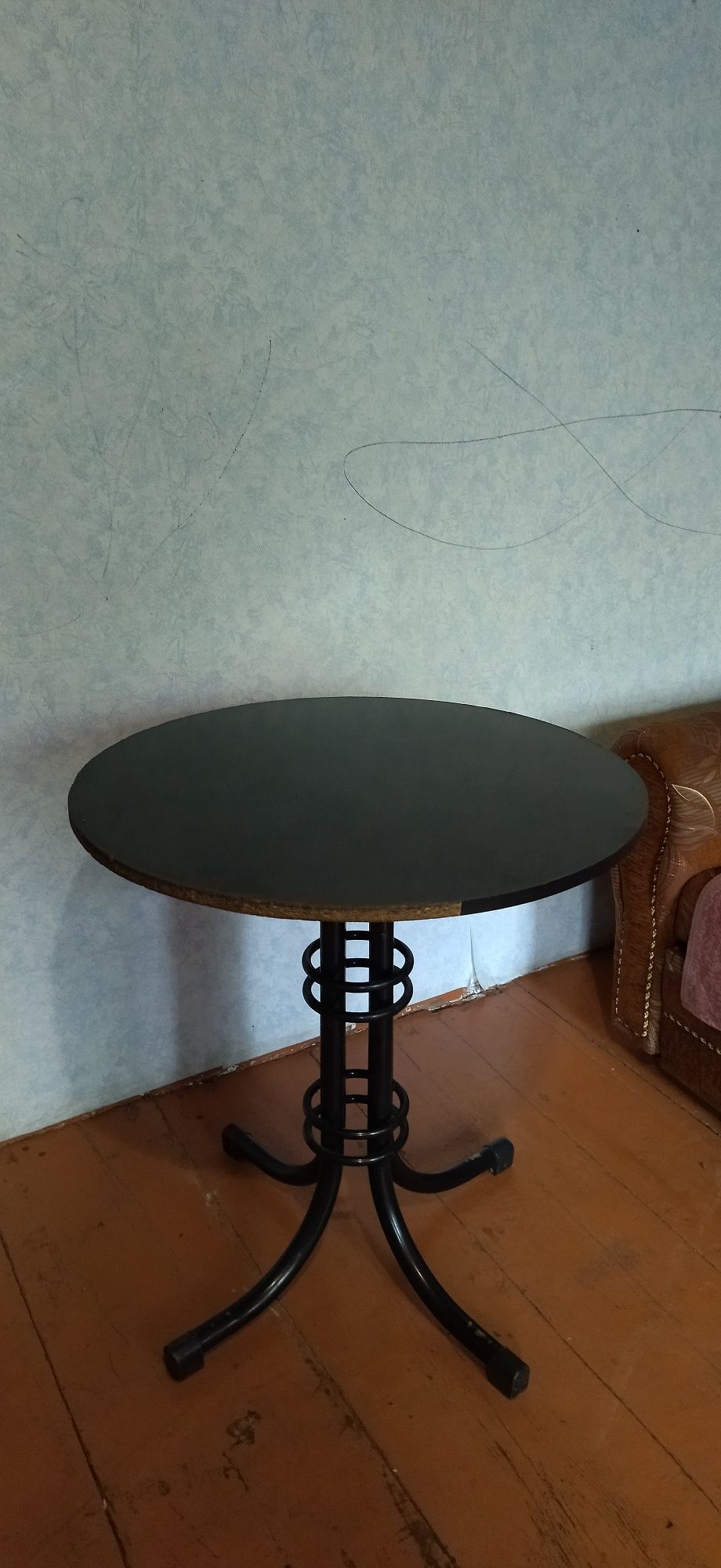 Продам камод, тумбы, стулья, шифоньер