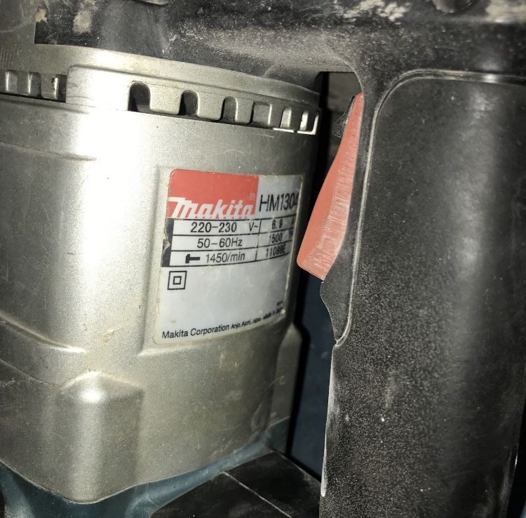 Отбойный молоток «Makita HM1304» в кейсе, 1500 Вт,  1450 уд / мин