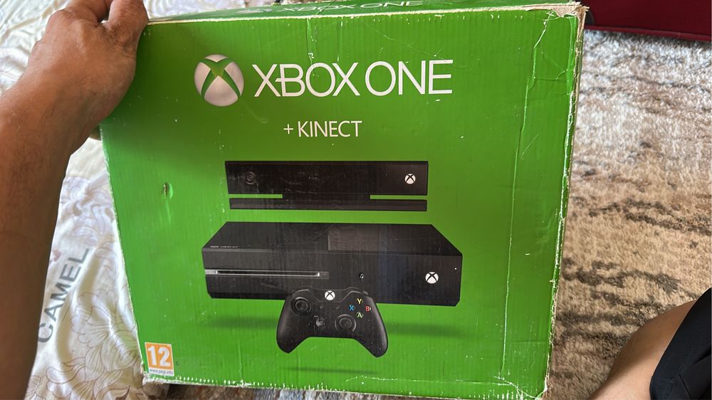 Продаю игровую приставкуx box one