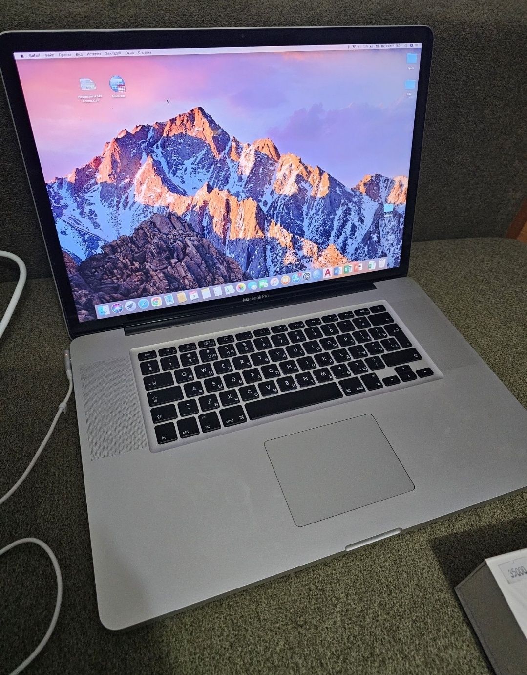 Продаю Macbook PRO 2010 года 17"