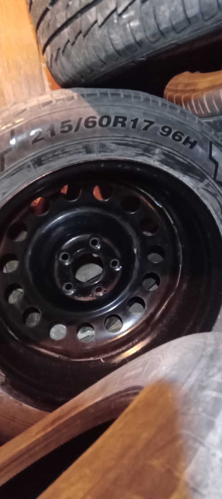 Покрышки R17 215/60