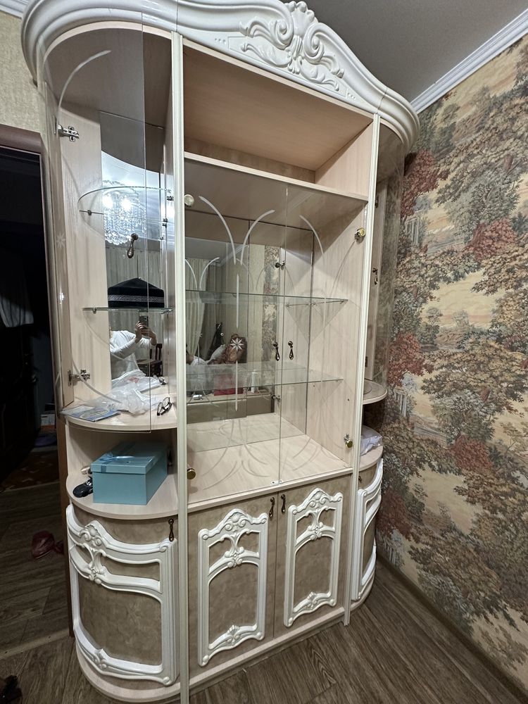Продам шкаф сервант для гостиной, срочно!
