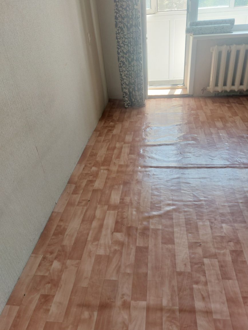 Линолеум б/у на зал