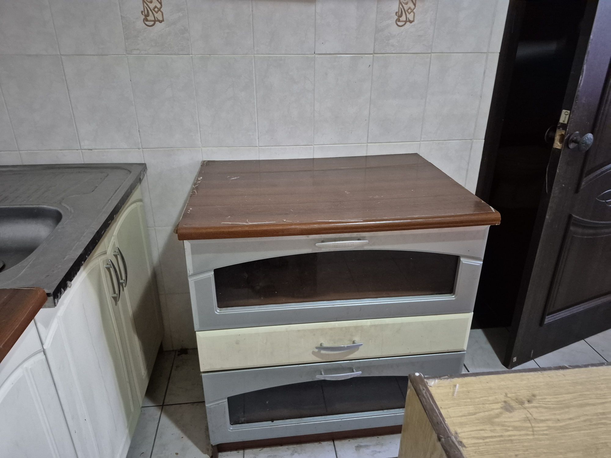 Үй жиһаздары сатылады, стол, кух.кровать