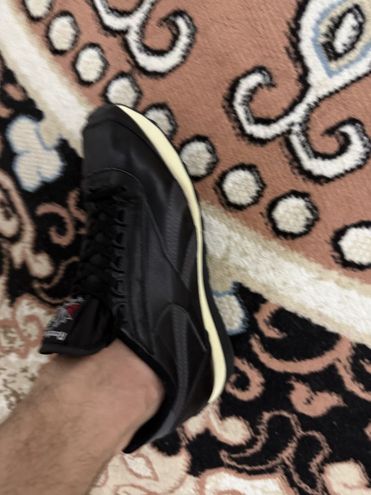 Продам кроссовки Reebok classic