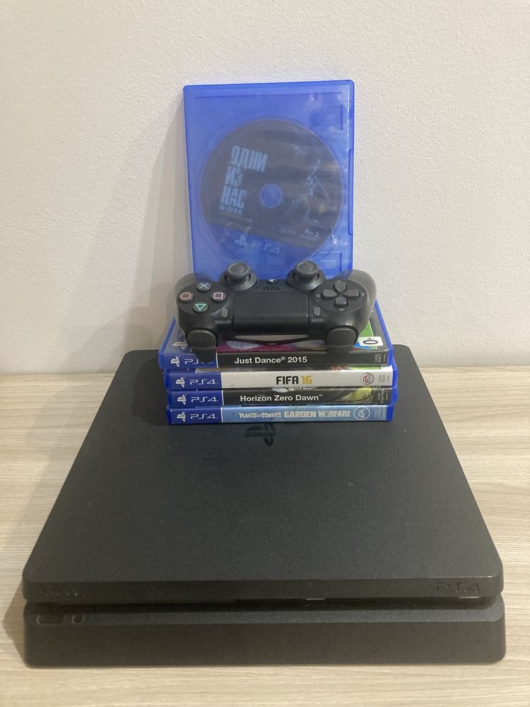 Продам PS4 Slim 1 TB с играми
