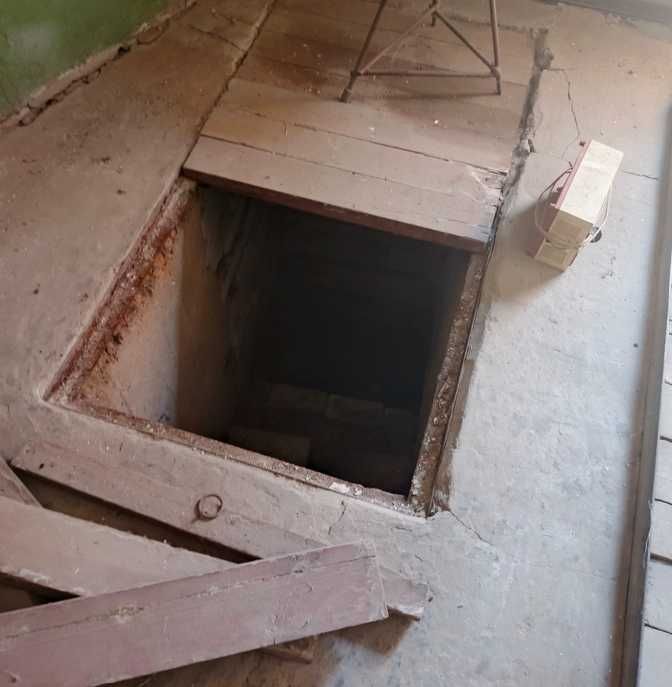 Гараж стационарный, смотровая яма, погреб.