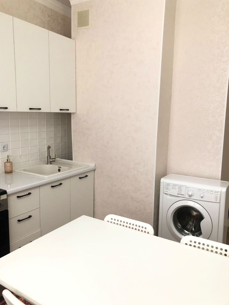 Квартира в центре  2 комнатная сырым датова