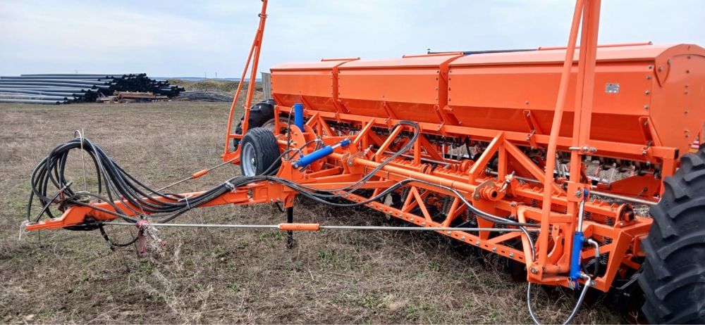 Продам сеялку (зерновая, травяная) СЗФ-5400-Т, Favorit Украина