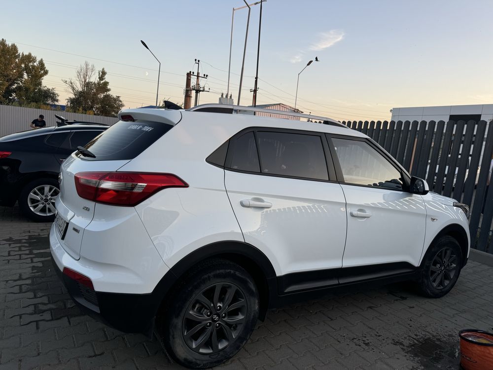 Продам машину Hyundai Creta 2020 г выпуска объем 2 л , полный привод