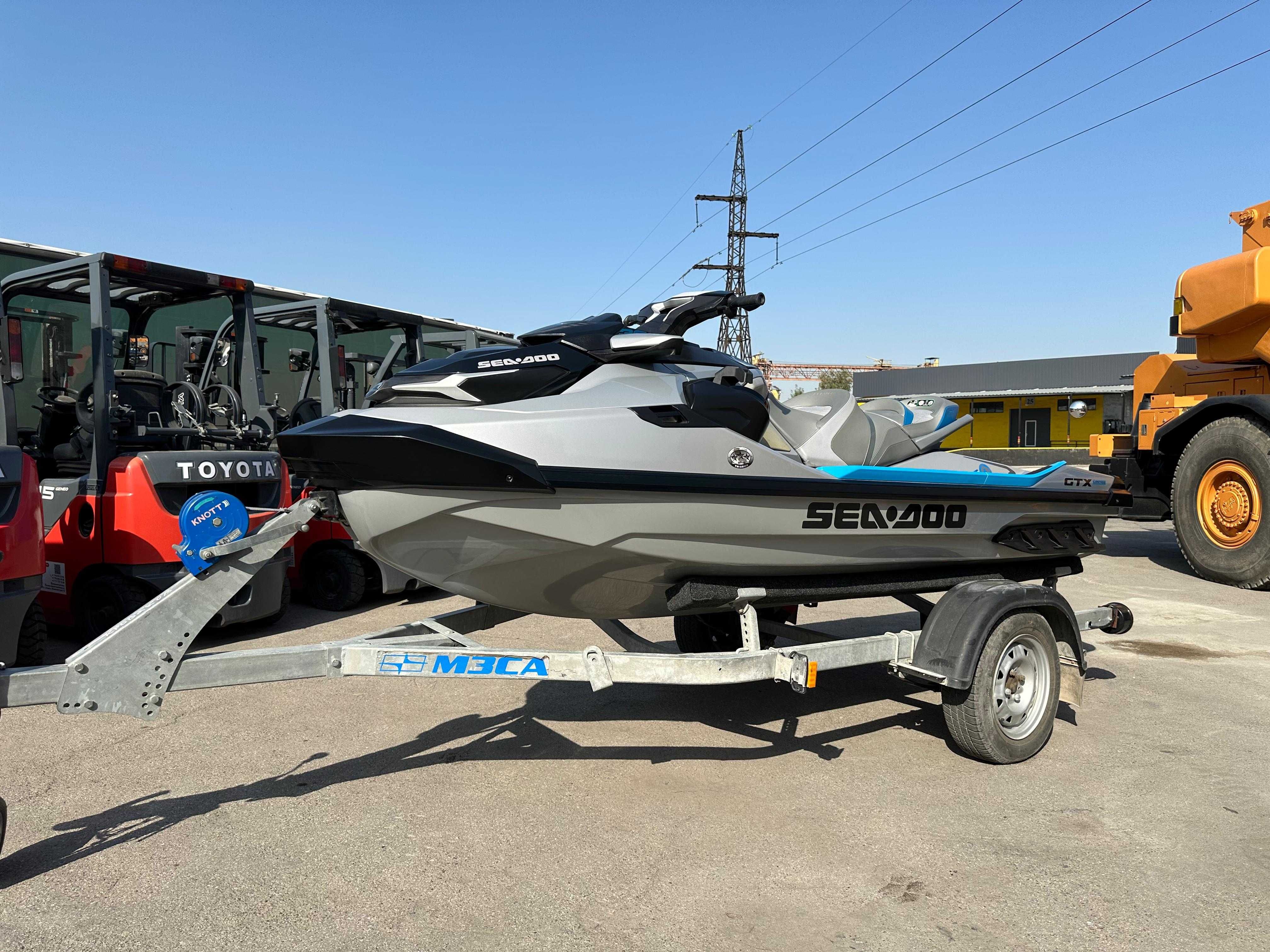 Японский гидроцикл Sea Doo GTX300 Limited
