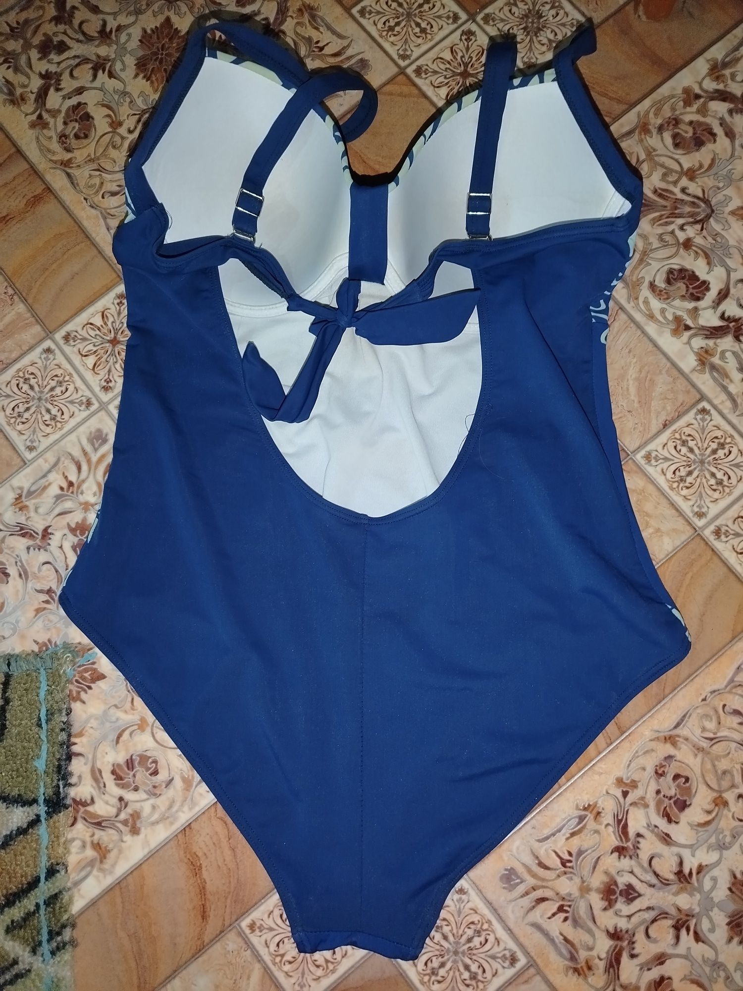 Продам купальники, шляпы