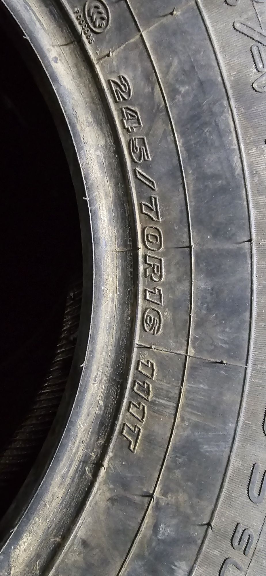 Продам комплект шин 245.70.R16