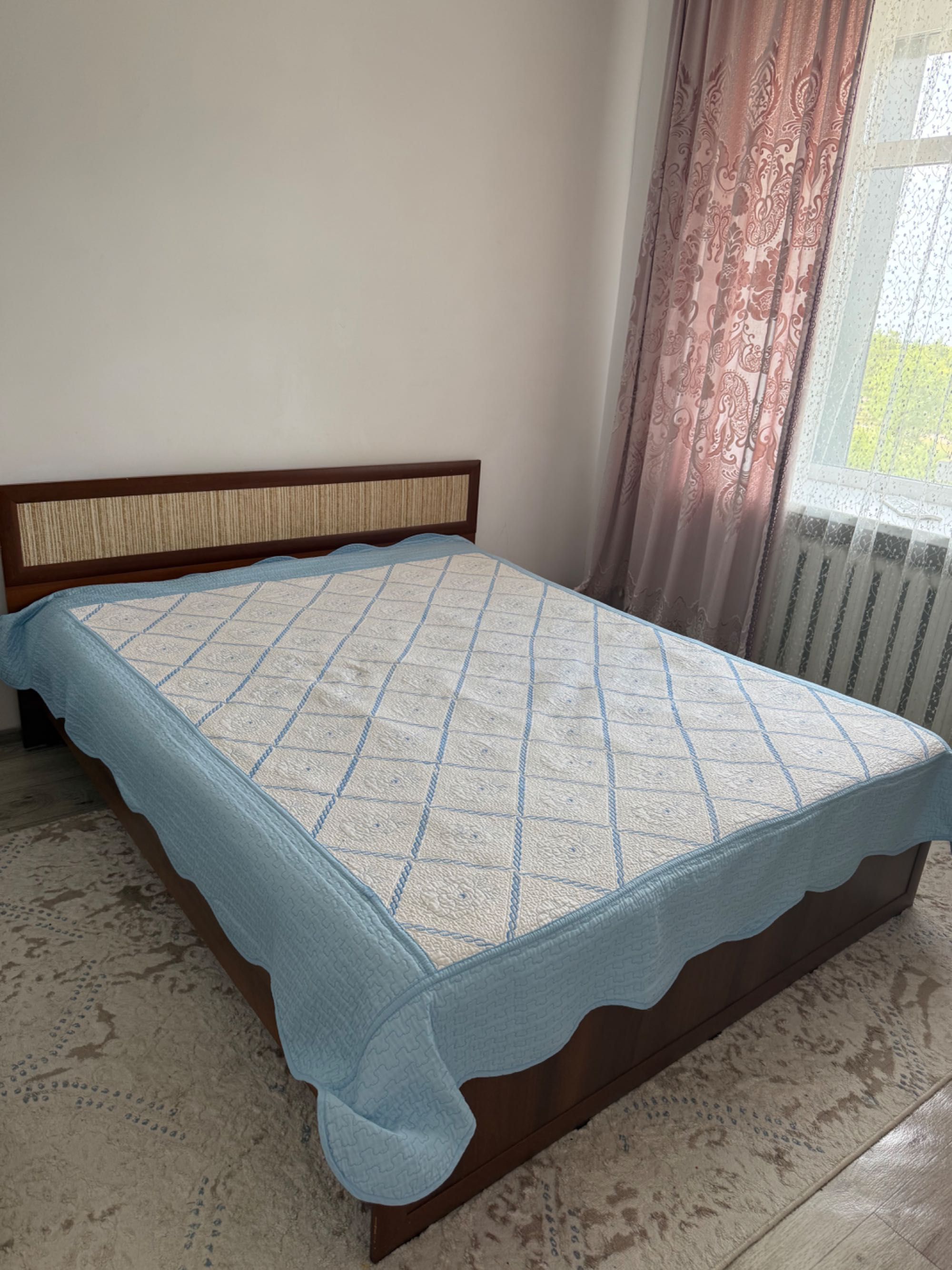 Кровать с матрасом
