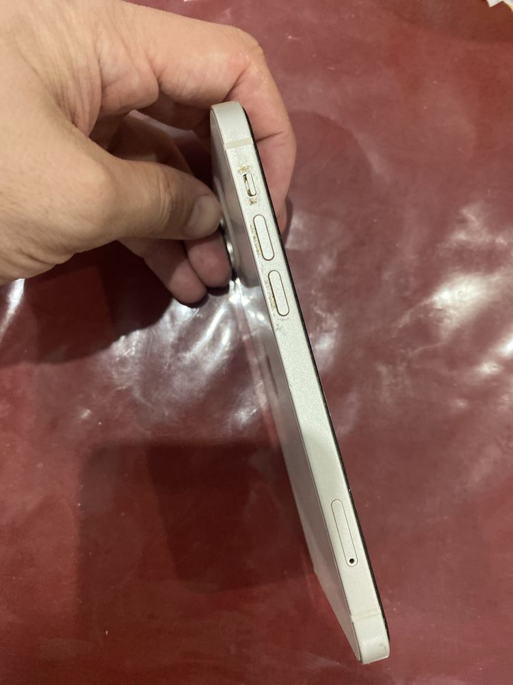 Iphone 12.