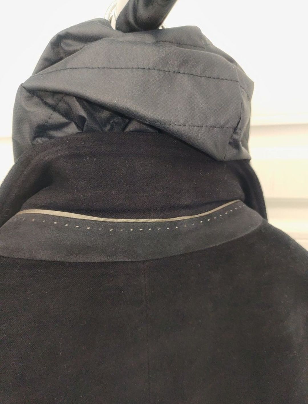 Пальто мужское Massimo Dutti из хлопка и подкладом из вискозы.