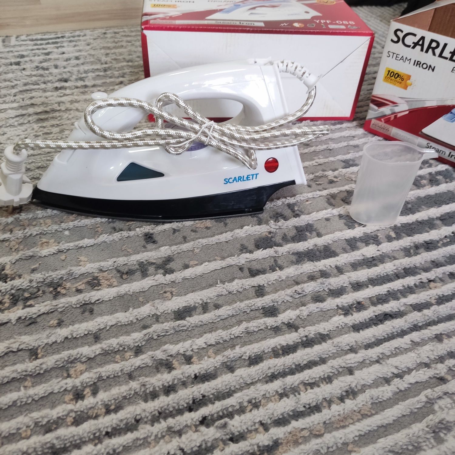 Утюг Scarlett YPF-088 белый