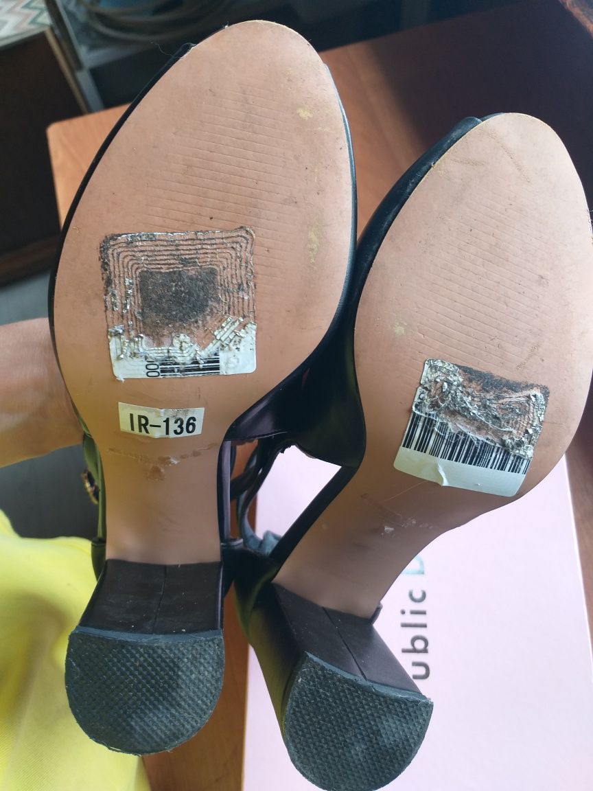 Продам шикарные летние туфли Jimmy CHOO