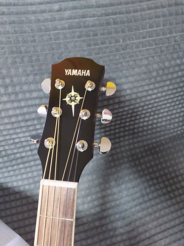 Продаётся Электро Акустическая гитара YAMACHA CPX 600