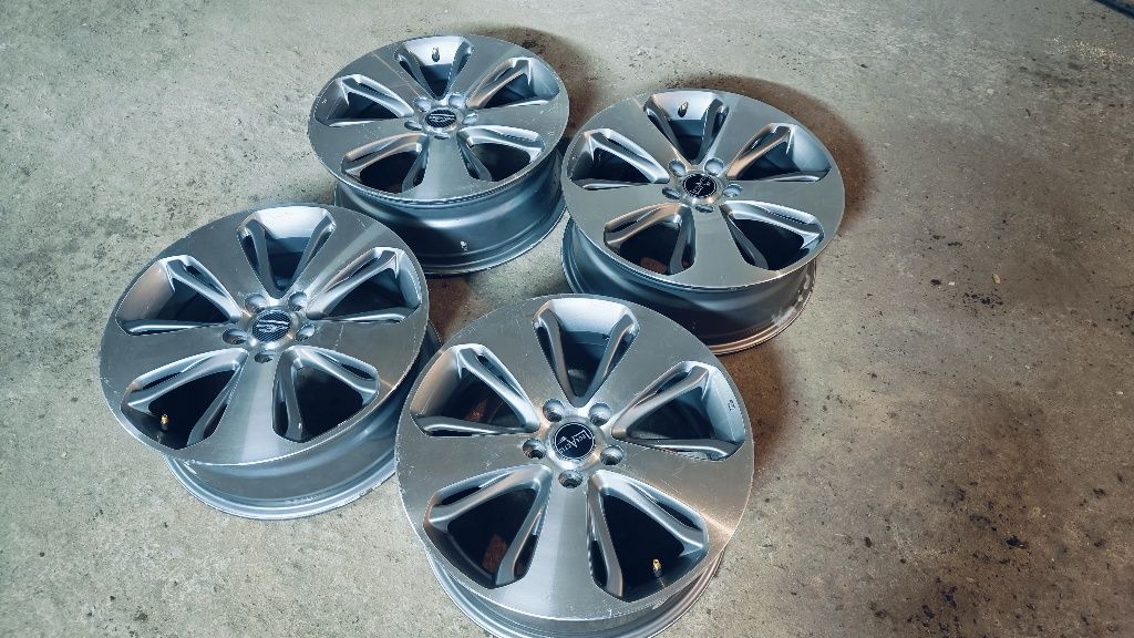R18 PCD 5* 114,3 Комплект легкосплавных дисков