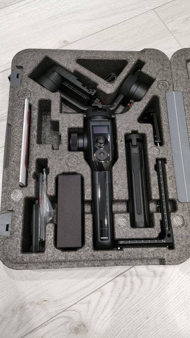 Стедикам Moza Aircross 2