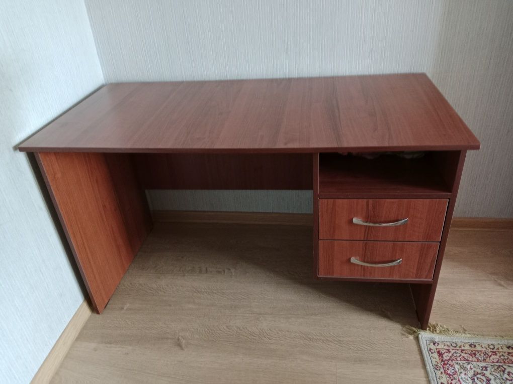 Продам стол офисный