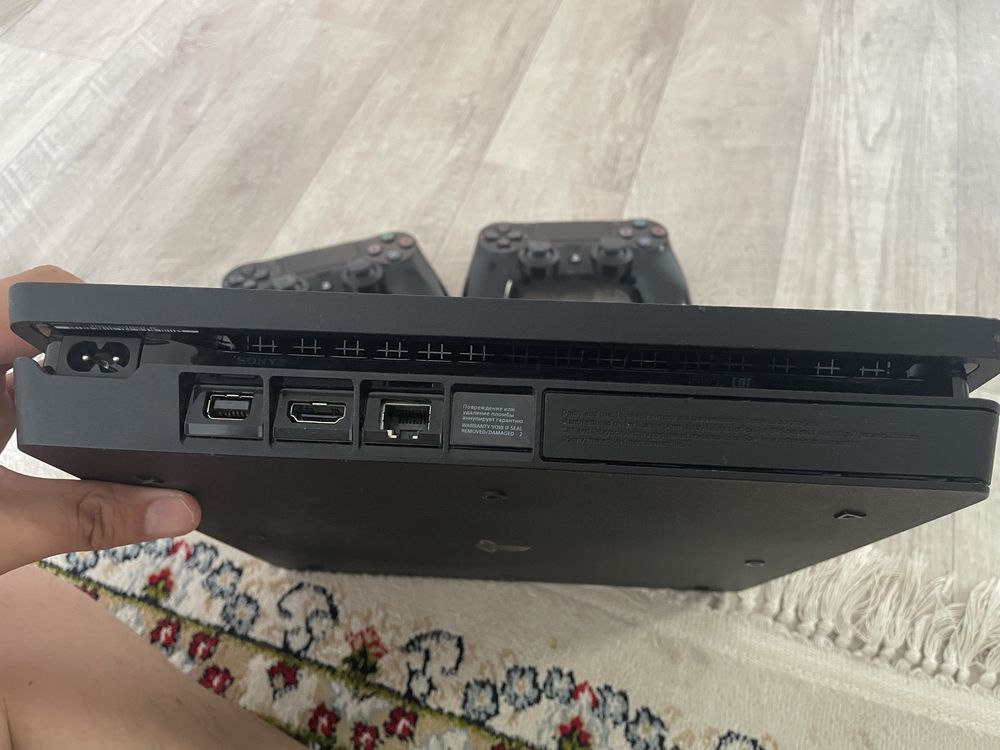 Игровая приставка ps4