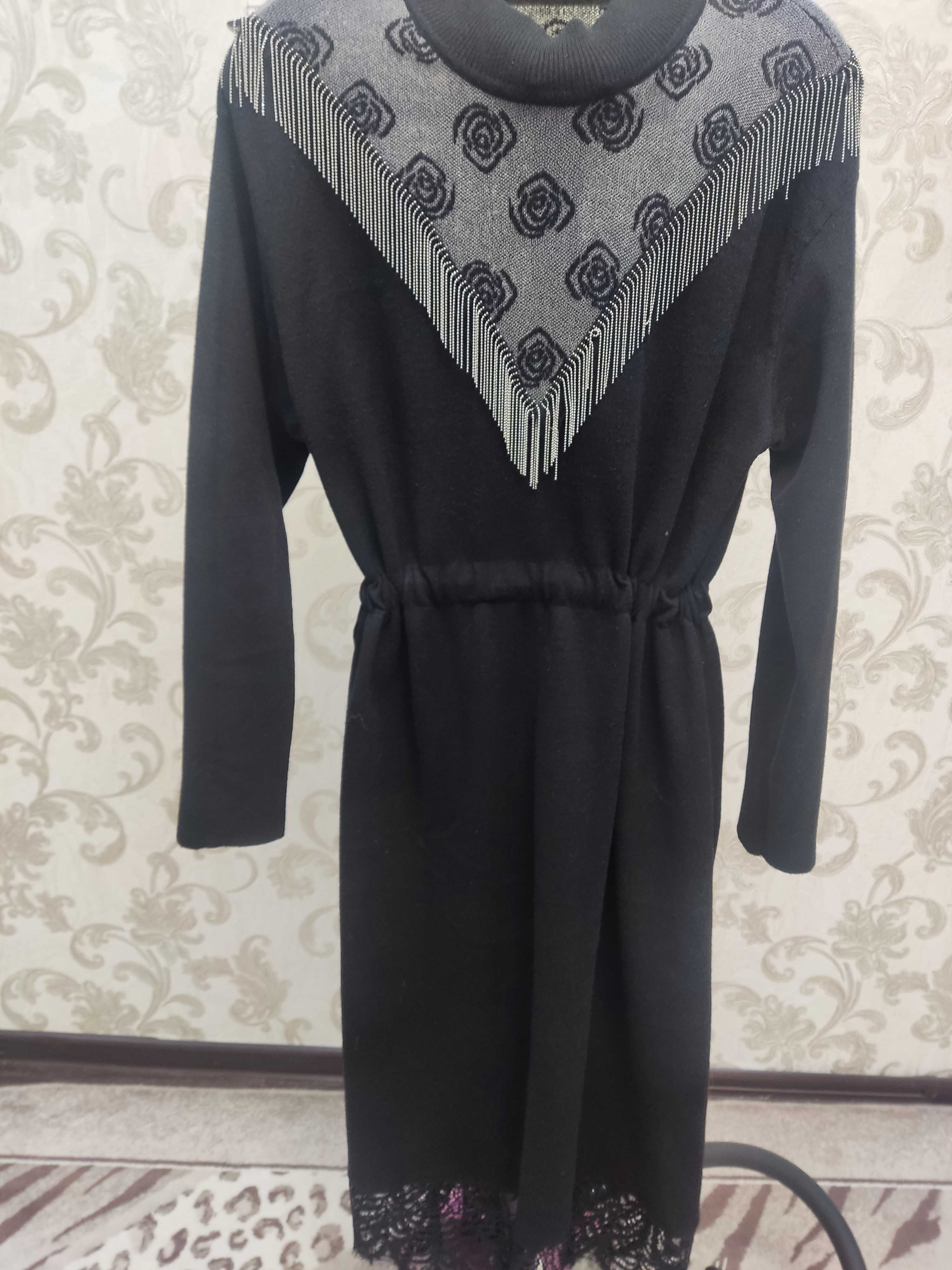 Продам платье черное, р. 48-50, и платье синее, красивое,р. 48-50