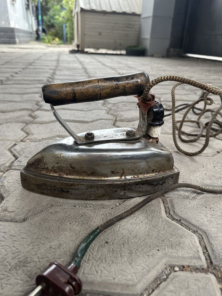 Продам СССР утюг