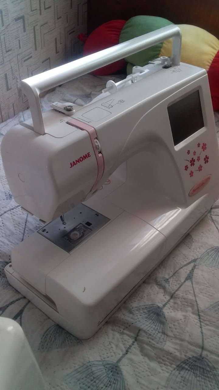 Продается вышивальная машинка Janome 370 E craft