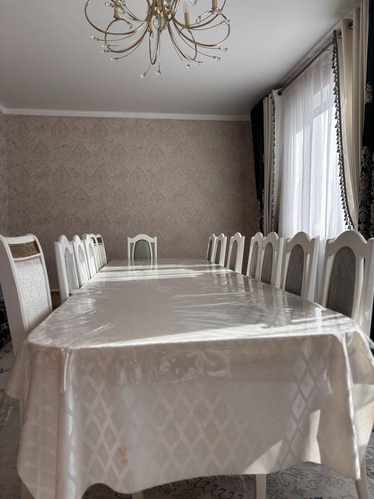 Продам гостевой стол с стулями