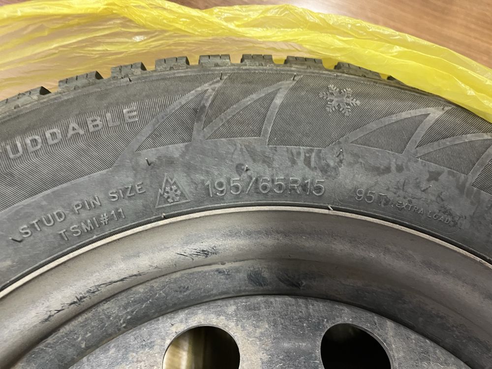 Продам 4 баллона зима