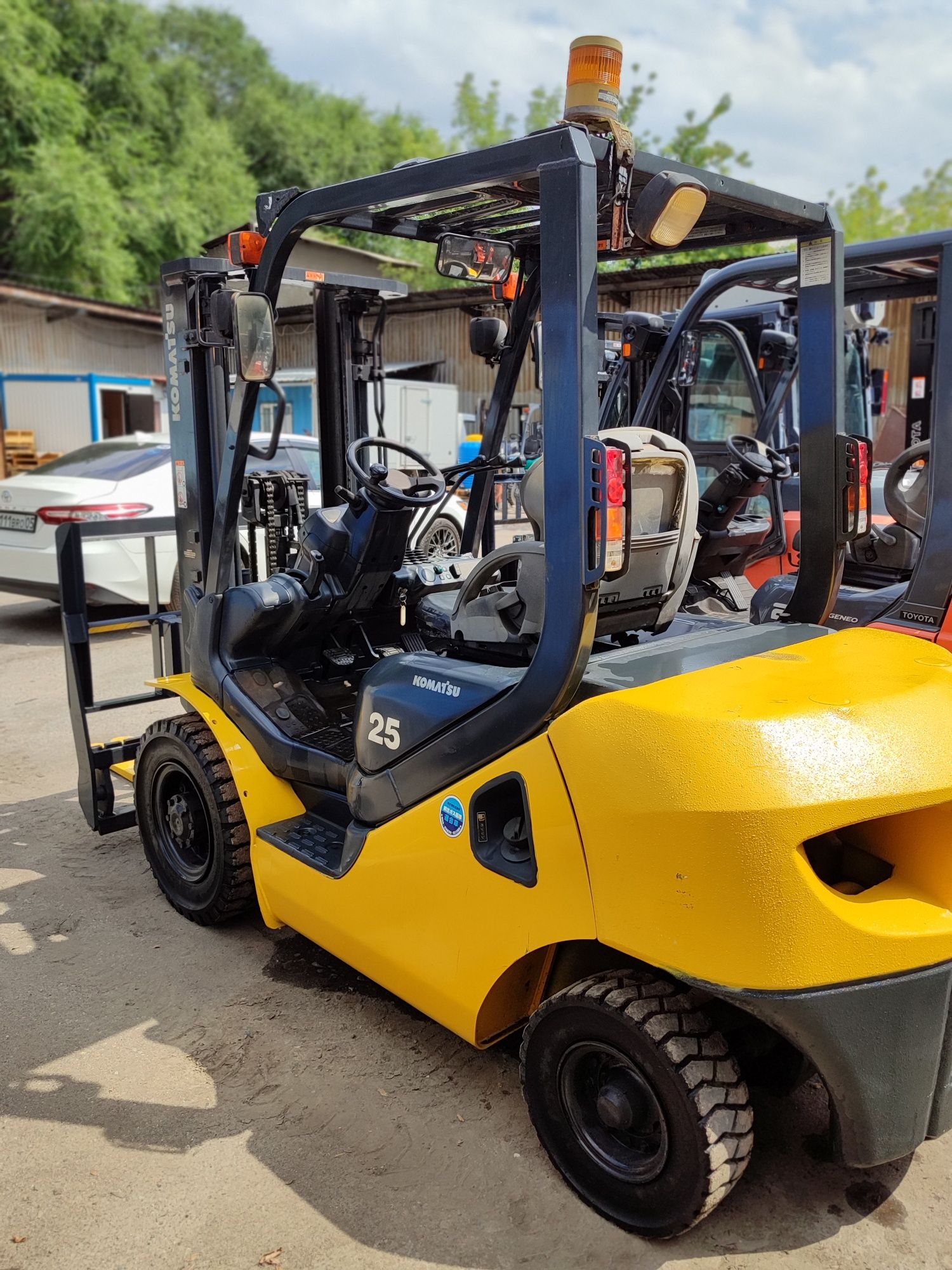 Японский погрузчик Komatsu 2.5 т. СВЕЖЕПРИГНАНЫЙ 2010 г автомат