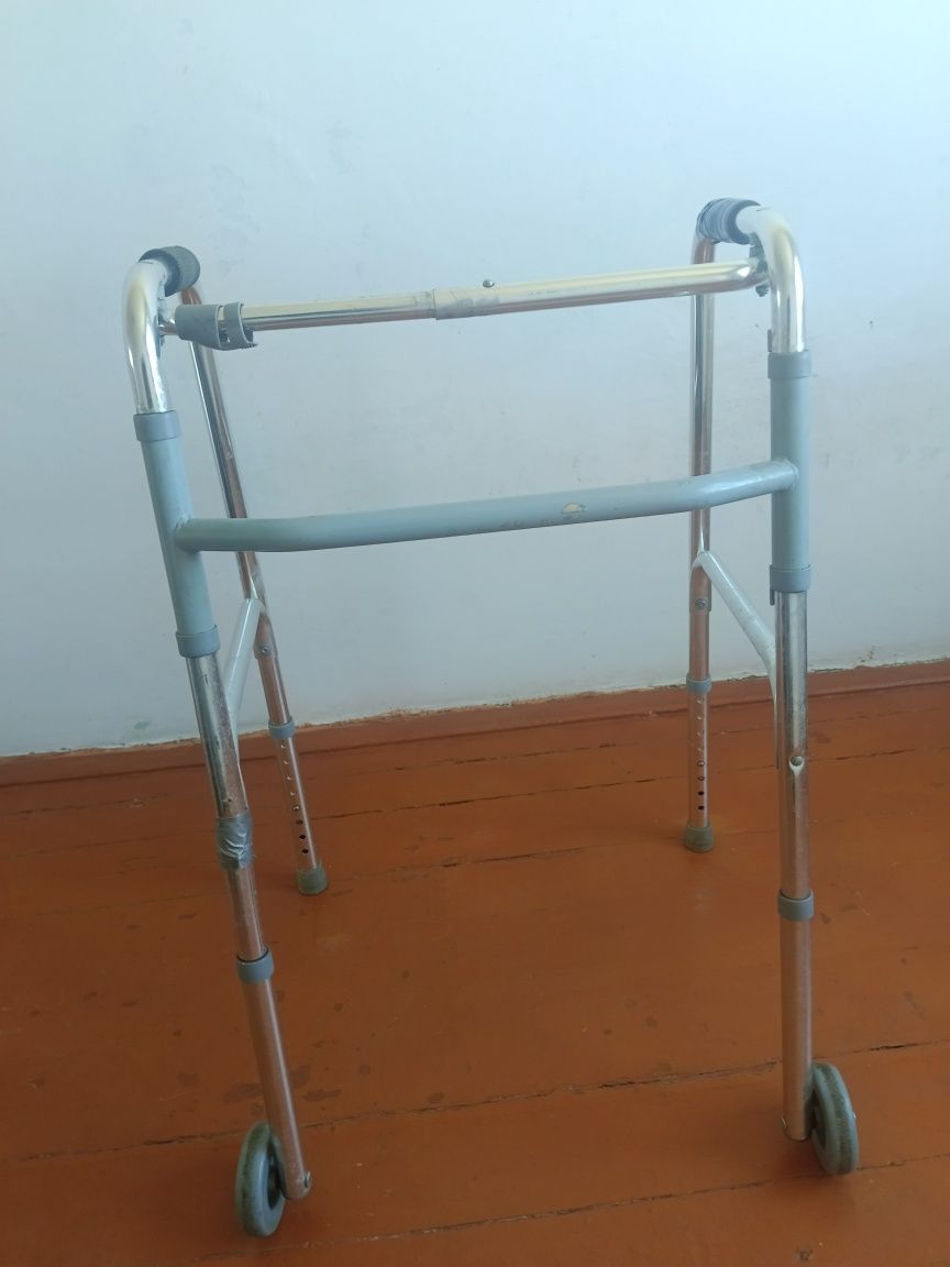 Продам ходунки ..