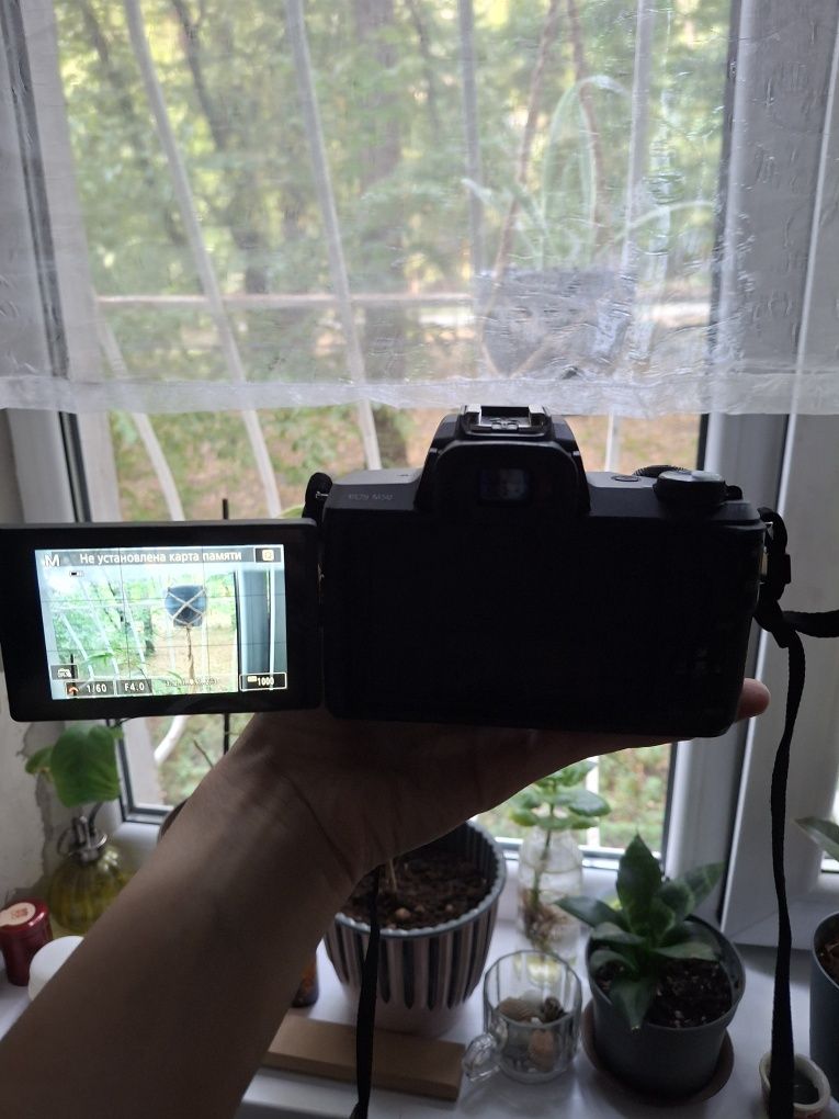 Рабочий Canon EOS M50, EF-M 15-45 IS STM