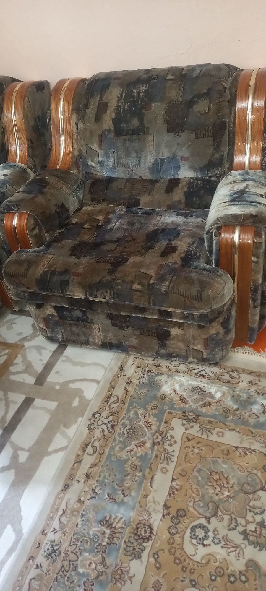 Диван и кресла .