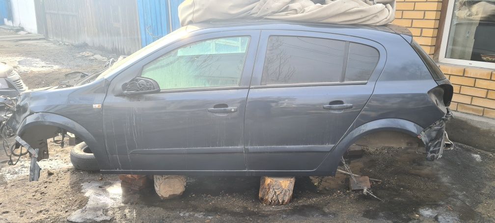 Продам по запчастям opel astra h 2008 года