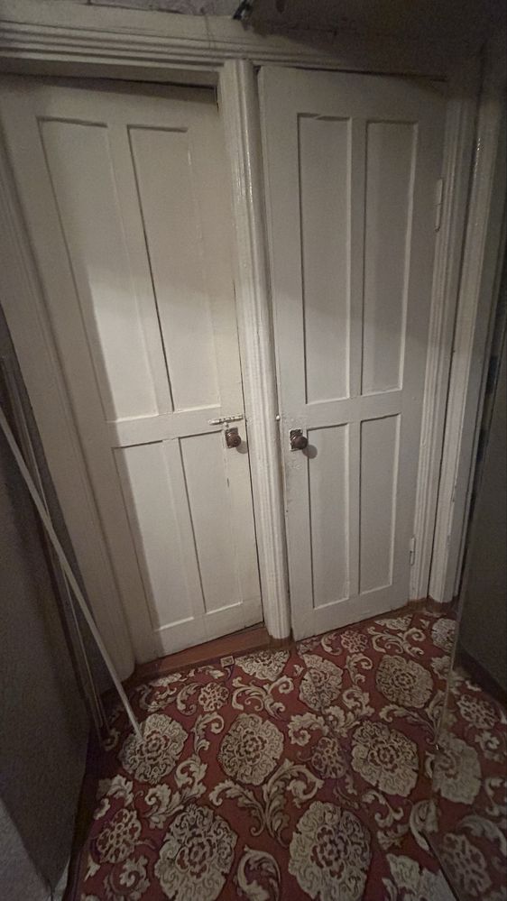 Продам двери и люстры