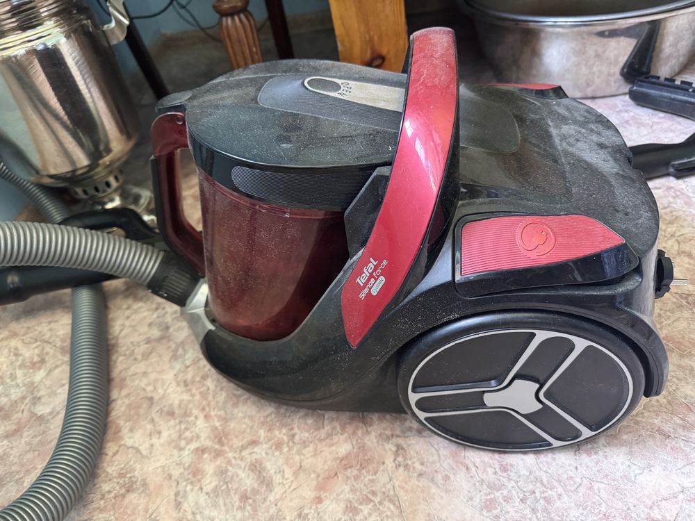 Пылесос tefal красный