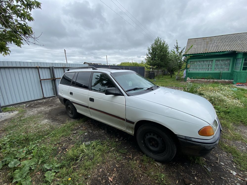 Продам Опель Астра универсал