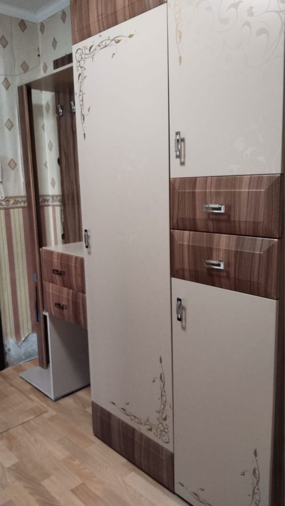 Продам шкаф и стенку прихожую