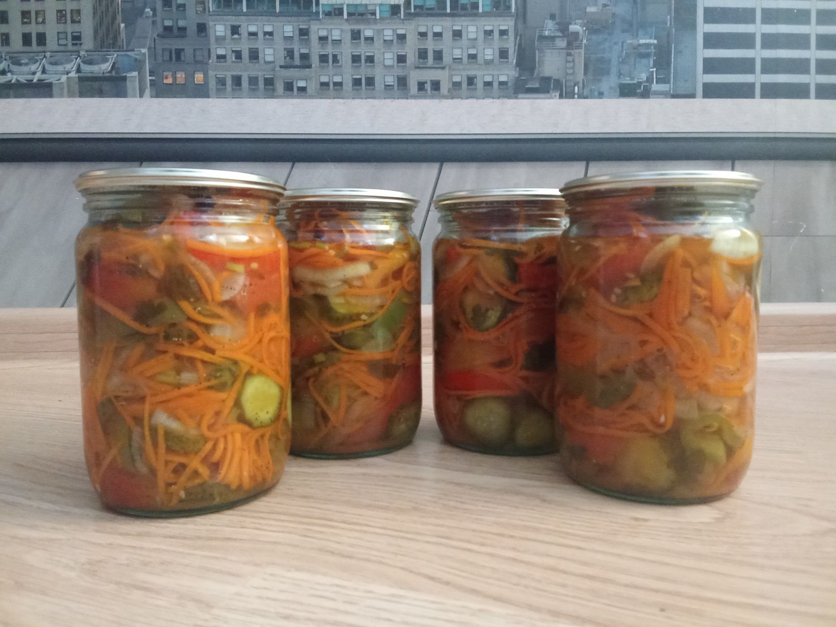 Домашние соленья,консервация,огурцы, помидоры, ассорти,варенье,компот.