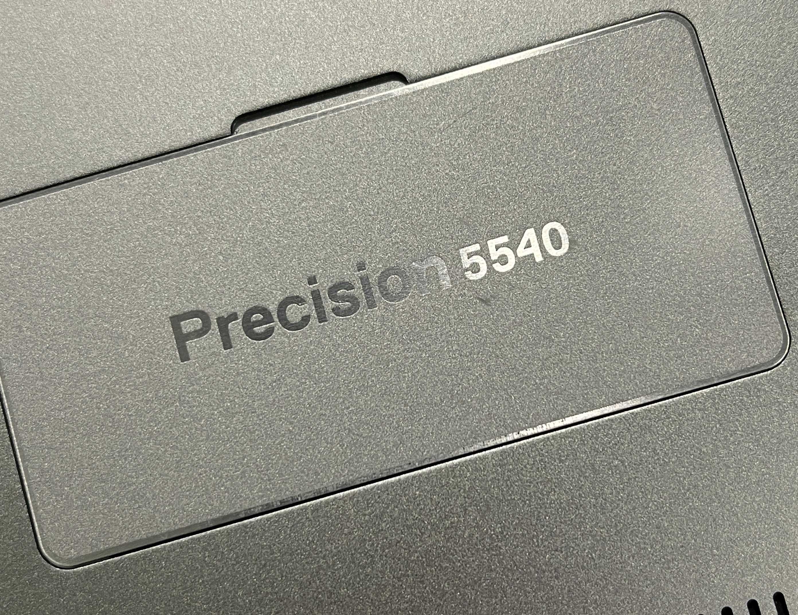 Dell Precision 5540. XEON E-2276M-2.8/4.7 GHz. 32/256 GB. QUADRO T1000