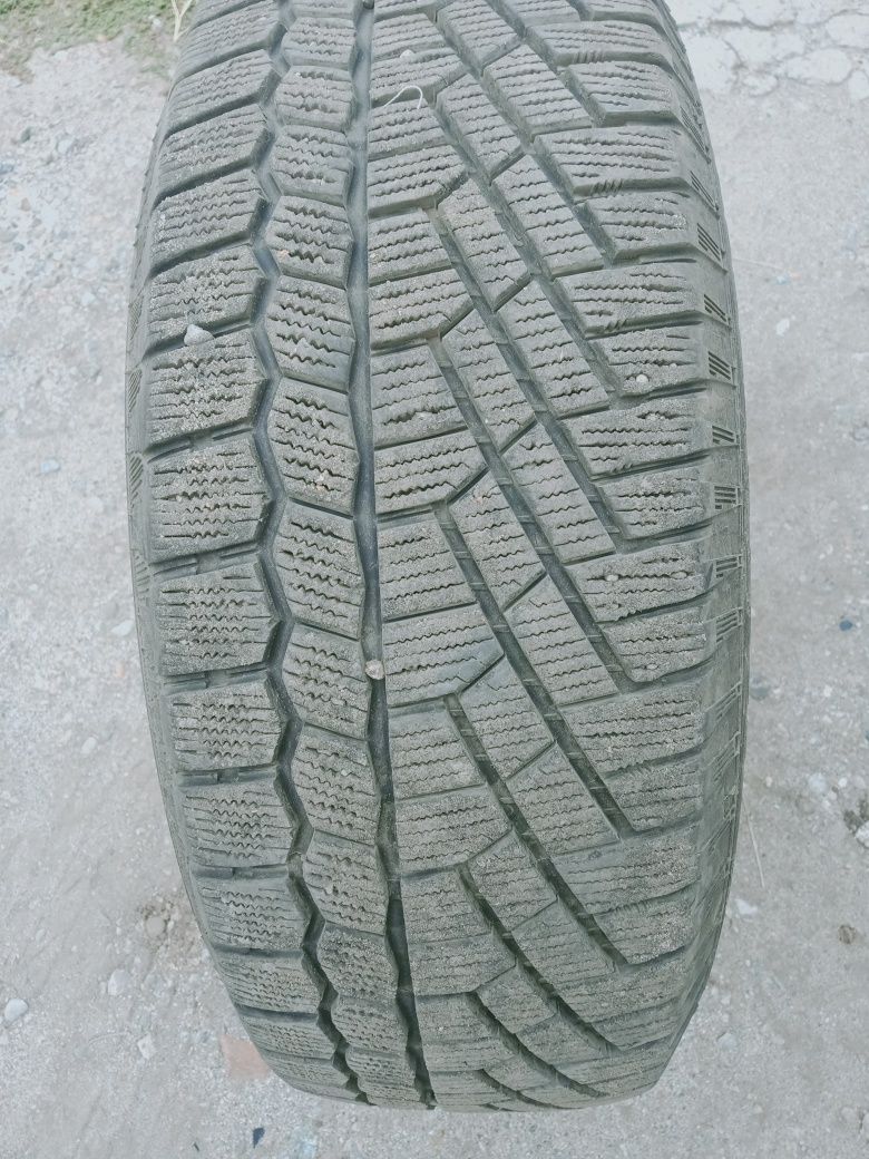 Шины Gislaved 215/70 R16 на дисках 16*7j ET45  5*114,3 бу.