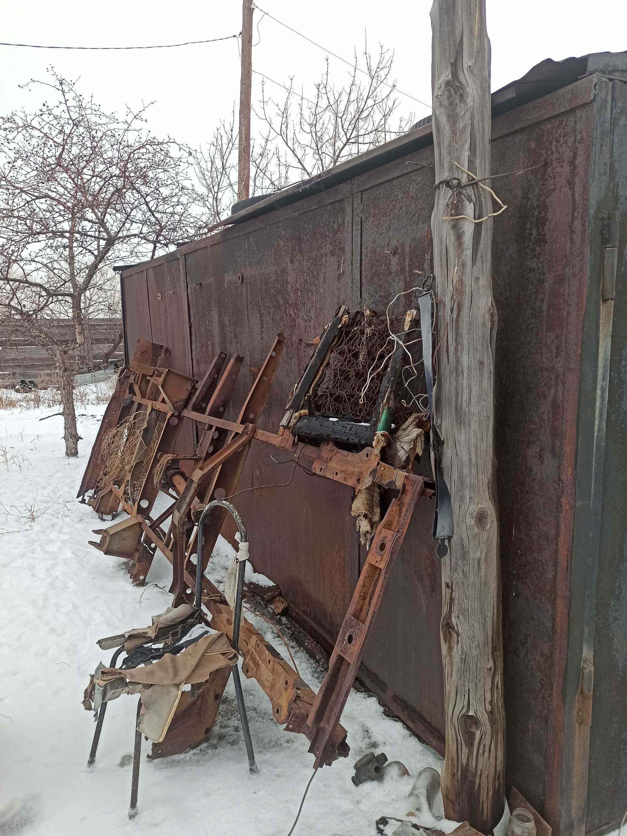 Продам гараж в Павлодаре  металлический, размер 3,2 на 6 м, высота 2,5