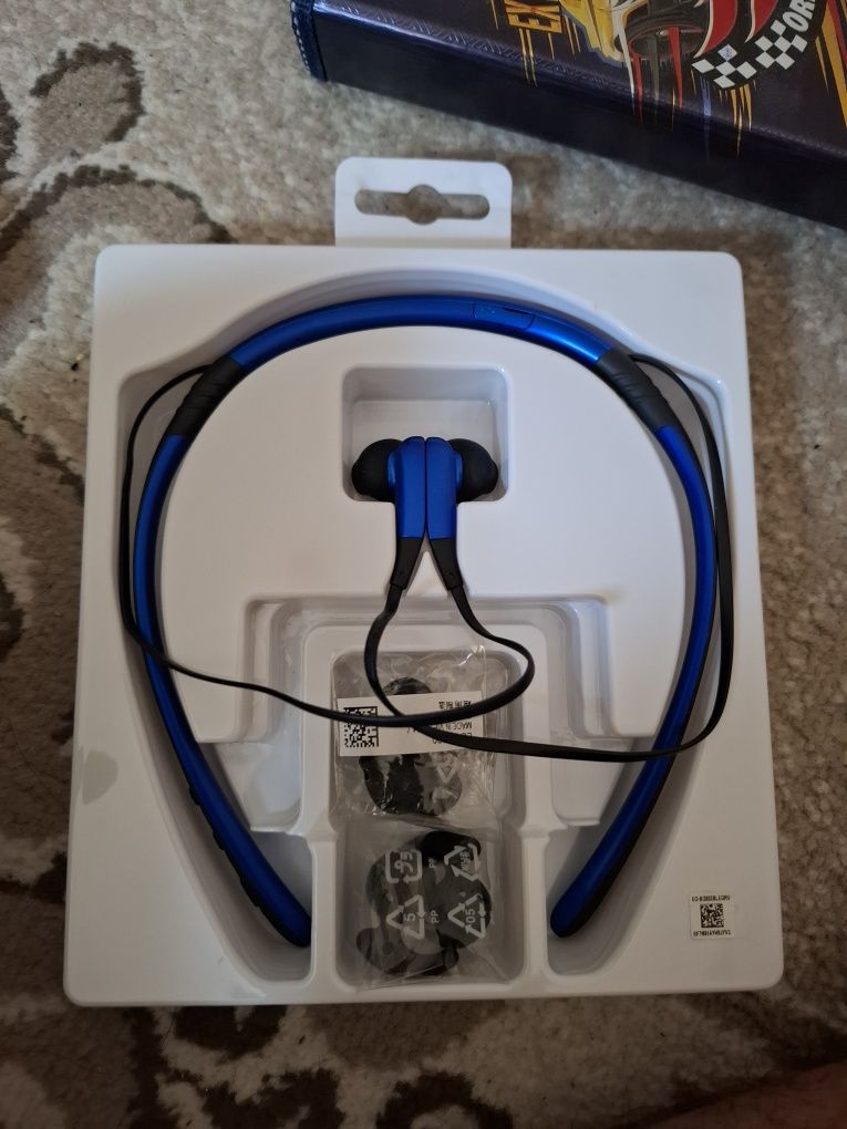 Наушники Samsung Level U