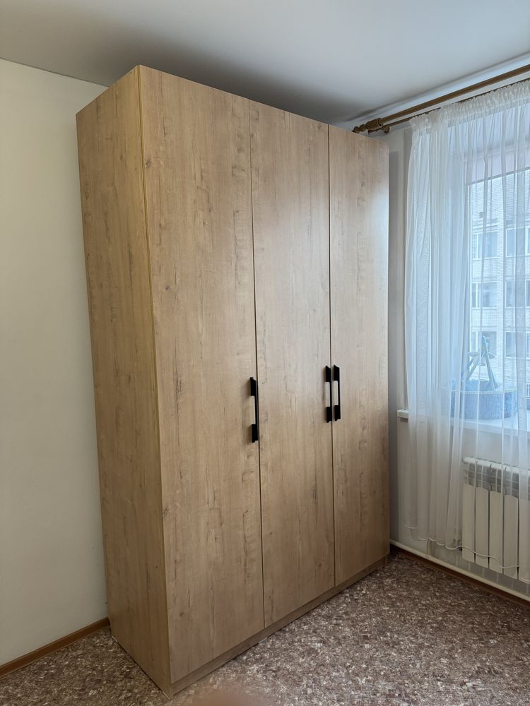 Продам шкаф высокий