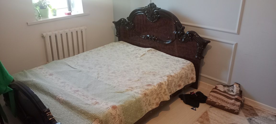 Продам спальный гарнитур и сервант